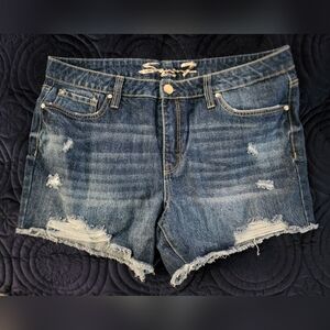 SEVEN distressed weekend short size 14